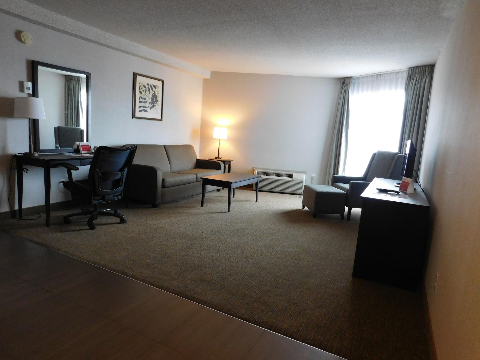 Ramada By Wyndham Kamloops Hotel Екстериор снимка