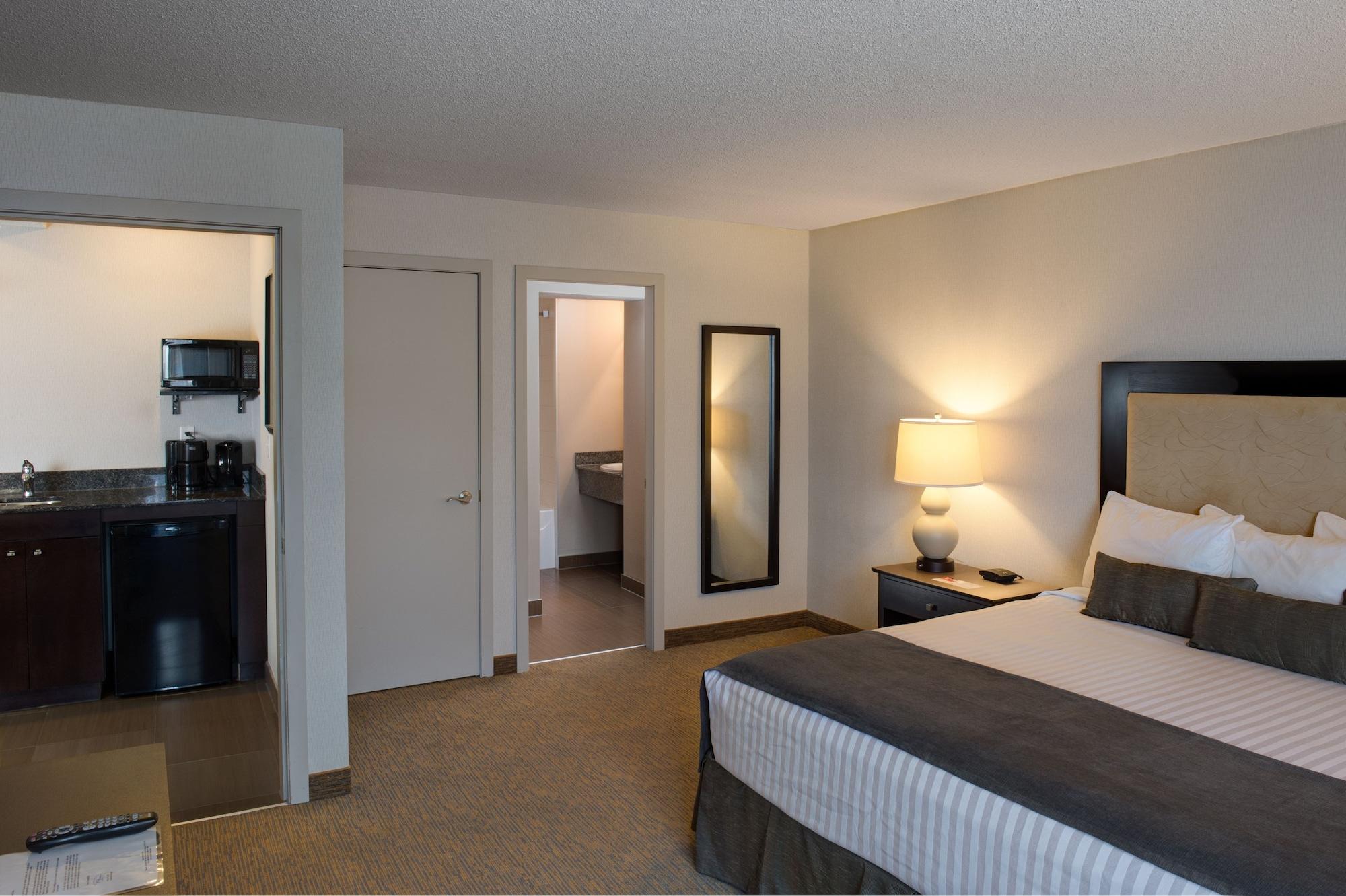 Ramada By Wyndham Kamloops Hotel Екстериор снимка