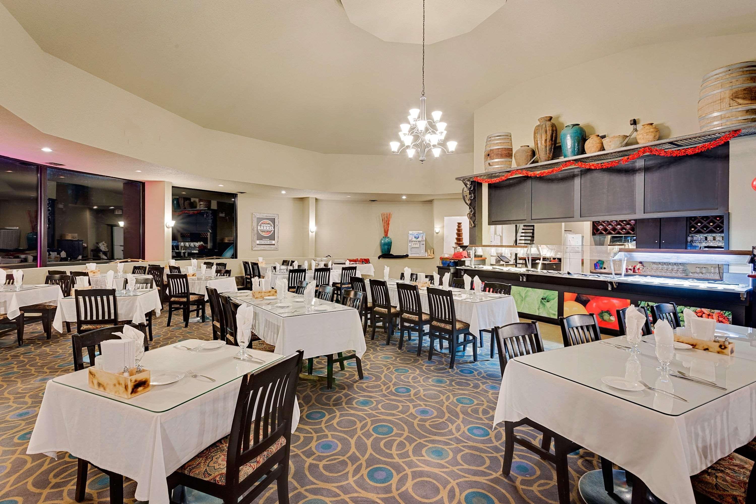 Ramada By Wyndham Kamloops Hotel Екстериор снимка