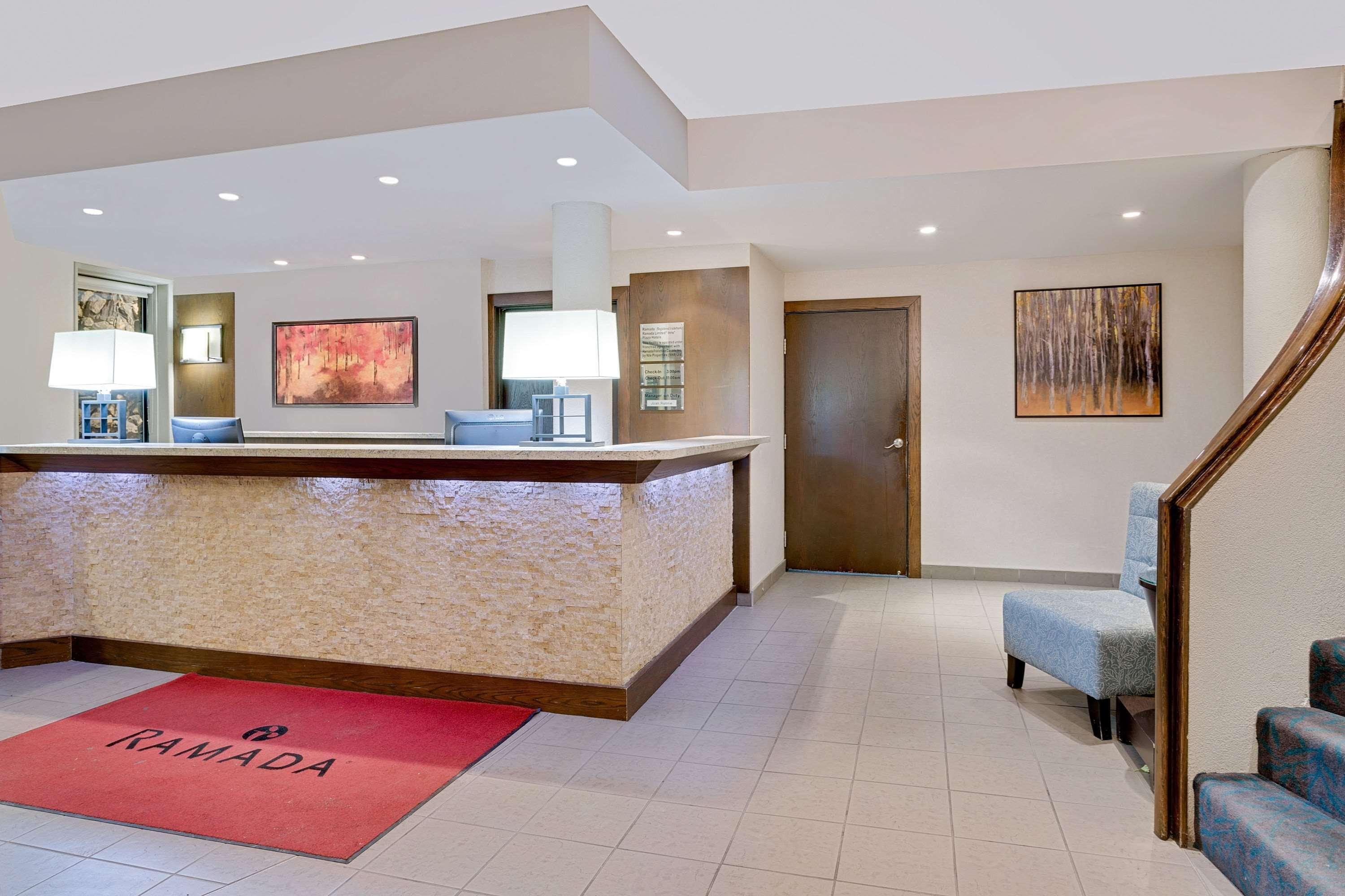 Ramada By Wyndham Kamloops Hotel Екстериор снимка