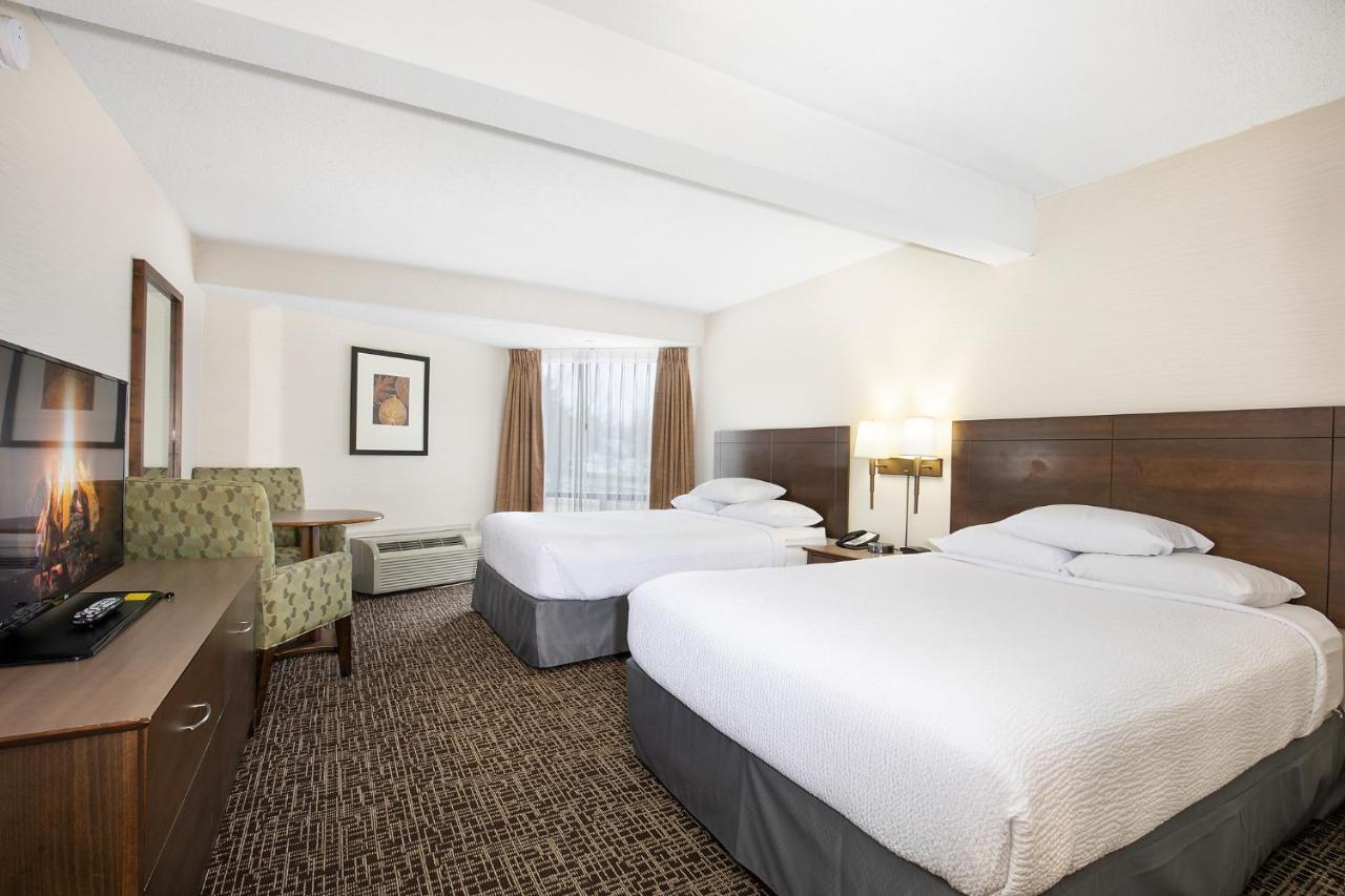 Ramada By Wyndham Kamloops Hotel Екстериор снимка