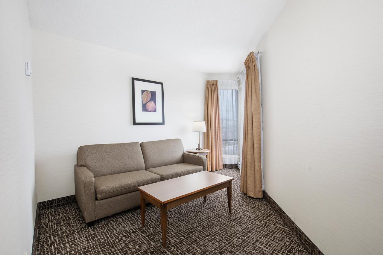 Ramada By Wyndham Kamloops Hotel Екстериор снимка