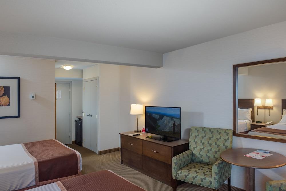 Ramada By Wyndham Kamloops Hotel Екстериор снимка