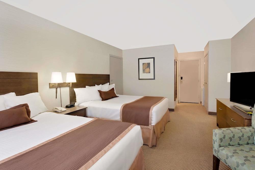 Ramada By Wyndham Kamloops Hotel Екстериор снимка