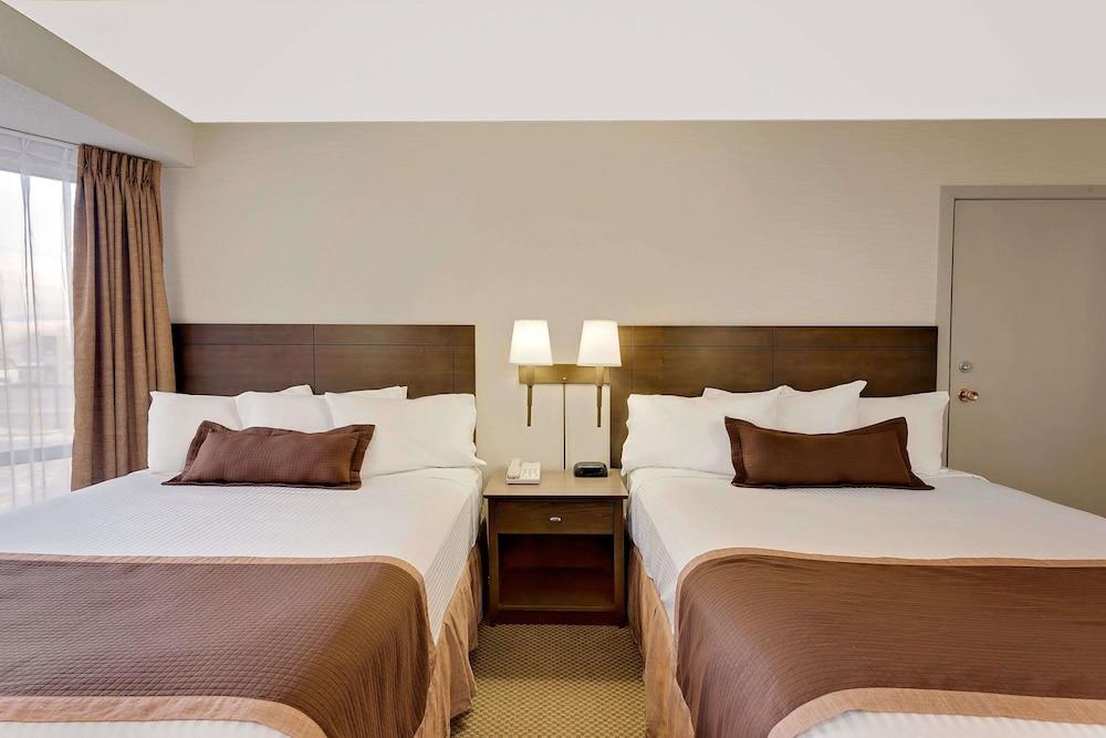 Ramada By Wyndham Kamloops Hotel Екстериор снимка