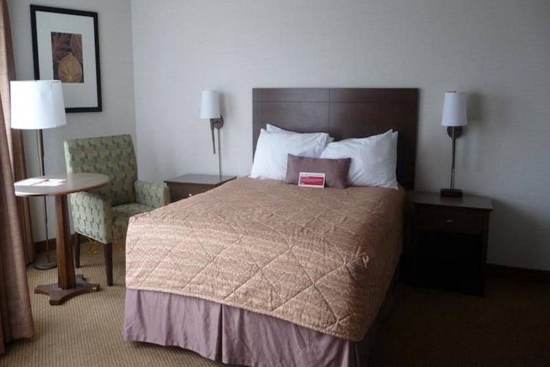 Ramada By Wyndham Kamloops Hotel Екстериор снимка