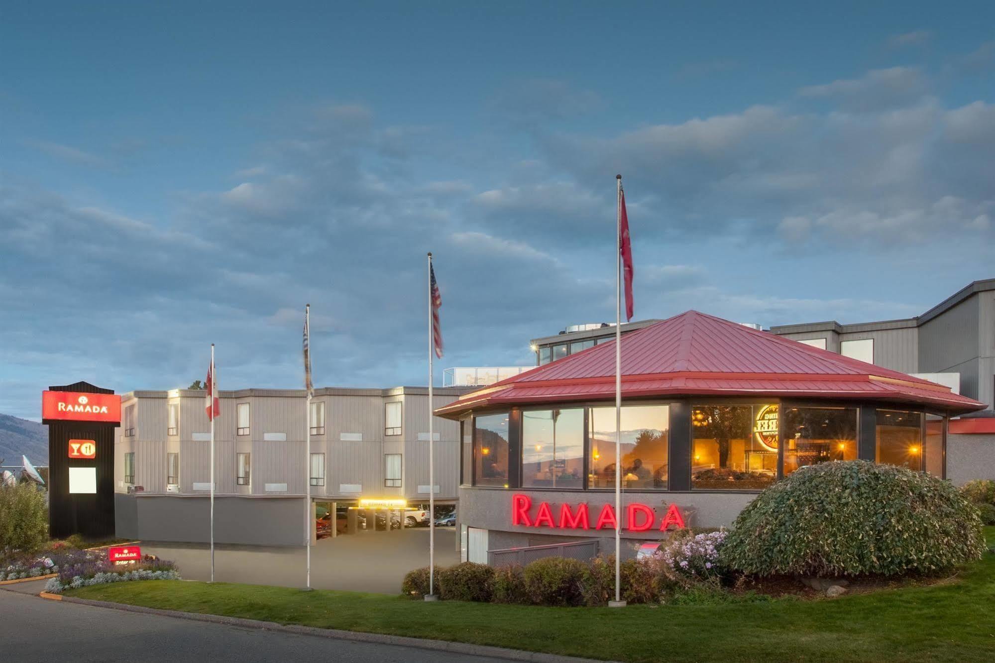Ramada By Wyndham Kamloops Hotel Екстериор снимка